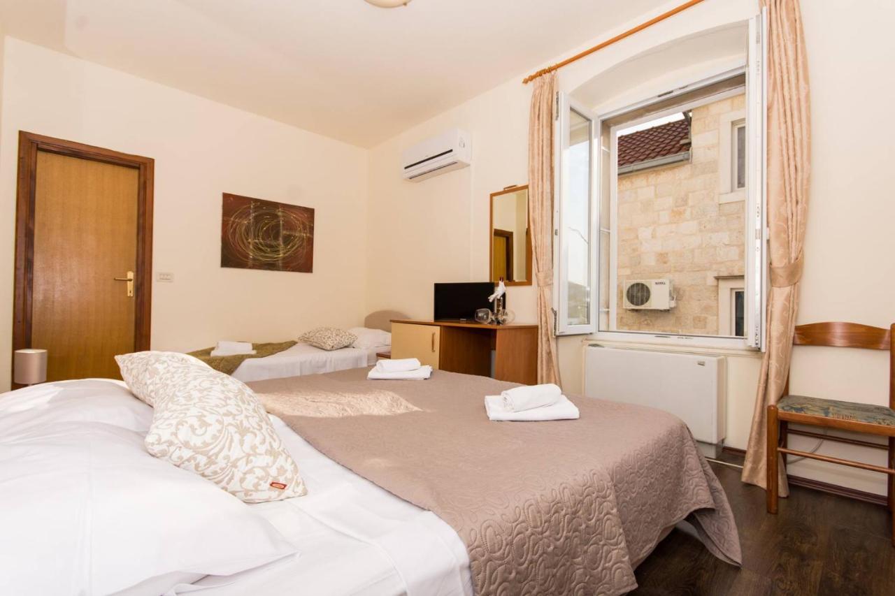 Vila Liza Bed and Breakfast Trogir Eksteriør billede