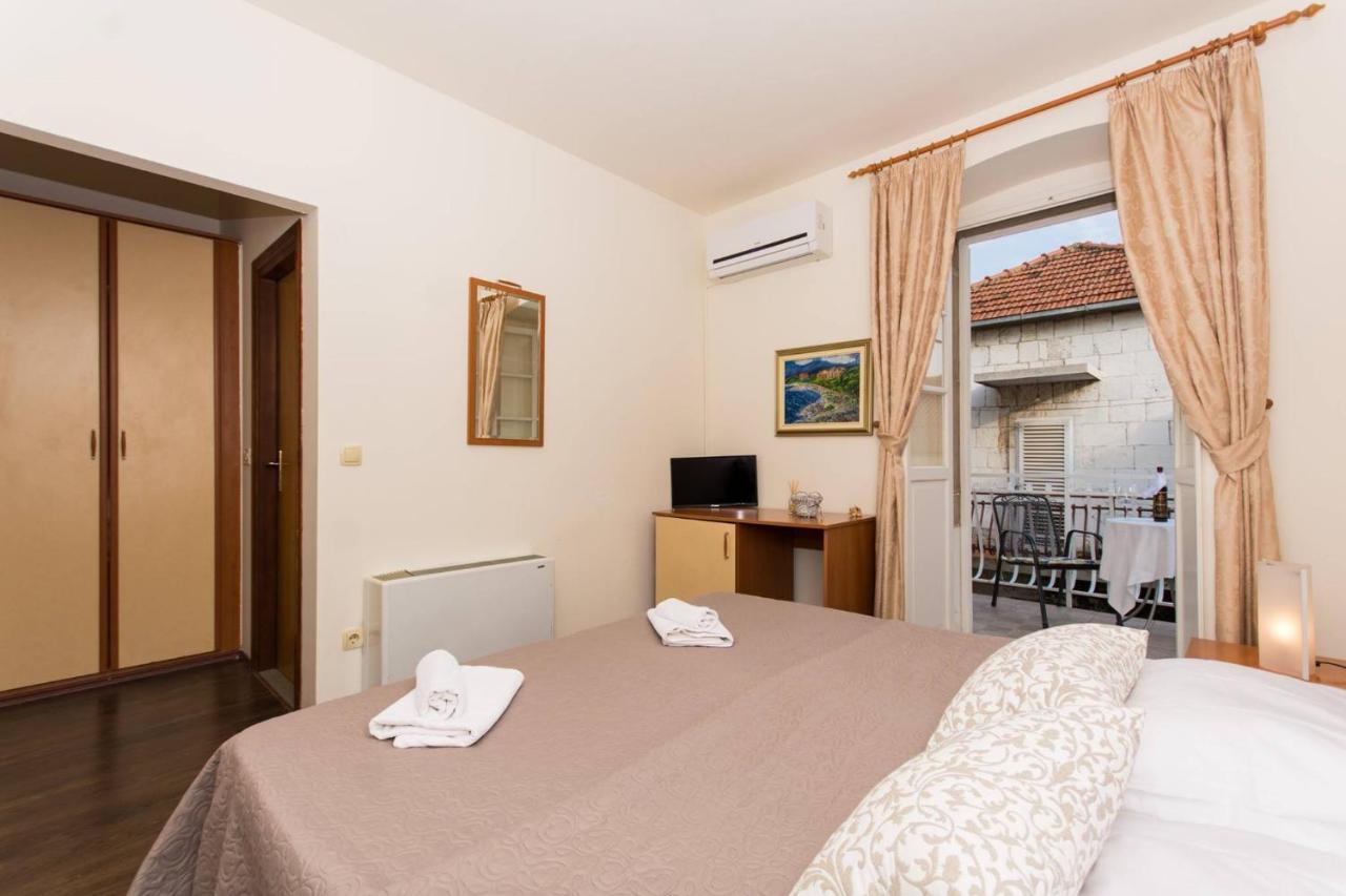 Vila Liza Bed and Breakfast Trogir Eksteriør billede