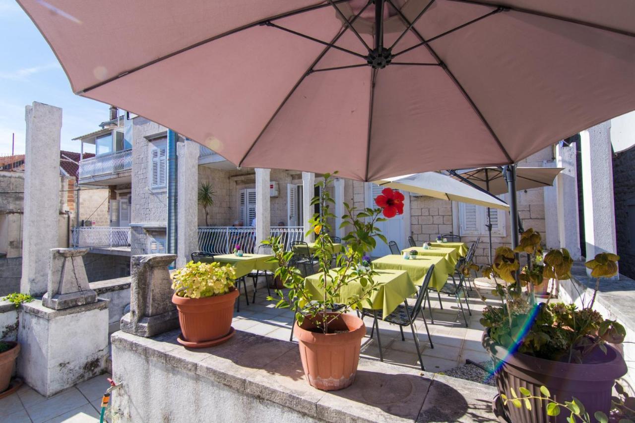 Vila Liza Bed and Breakfast Trogir Eksteriør billede