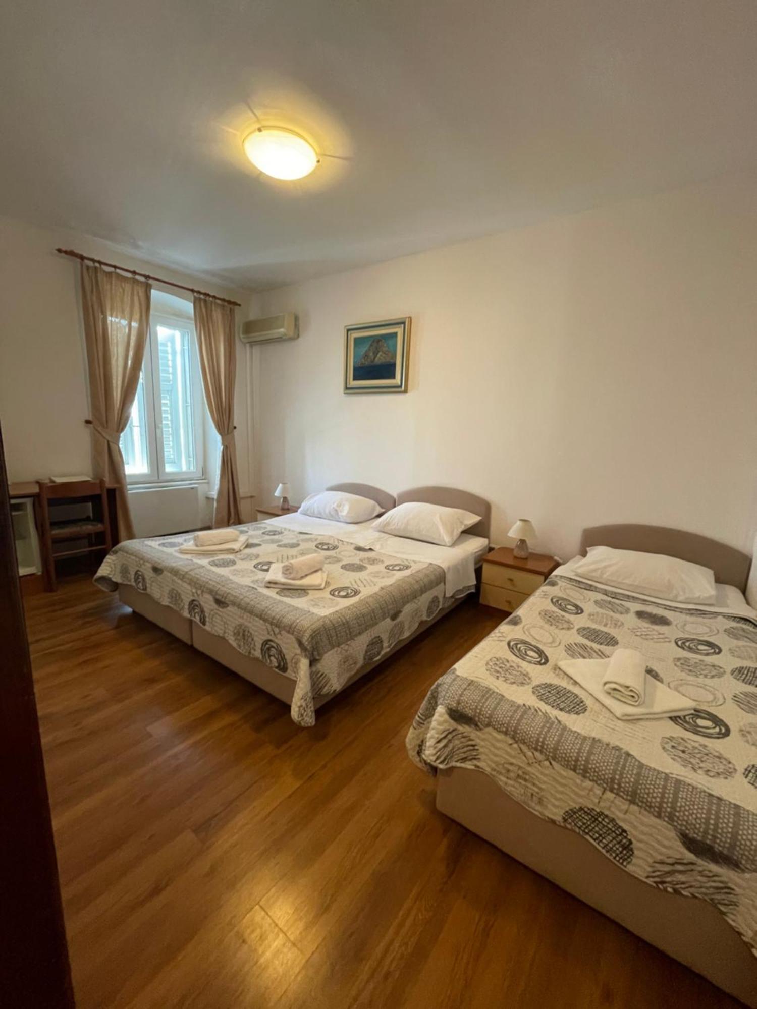 Vila Liza Bed and Breakfast Trogir Eksteriør billede