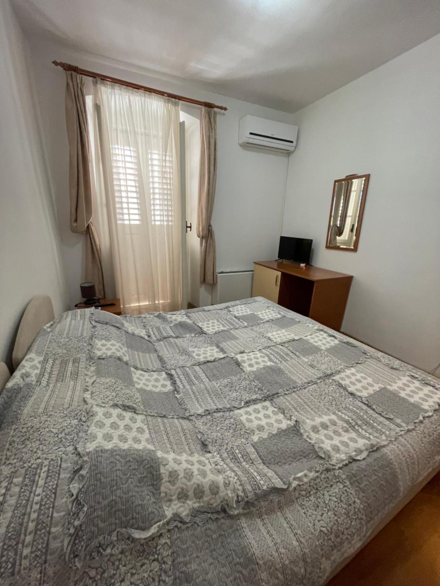 Vila Liza Bed and Breakfast Trogir Eksteriør billede